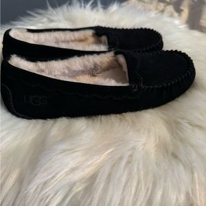 Ugg Australia Womens Scalloped Moccasin